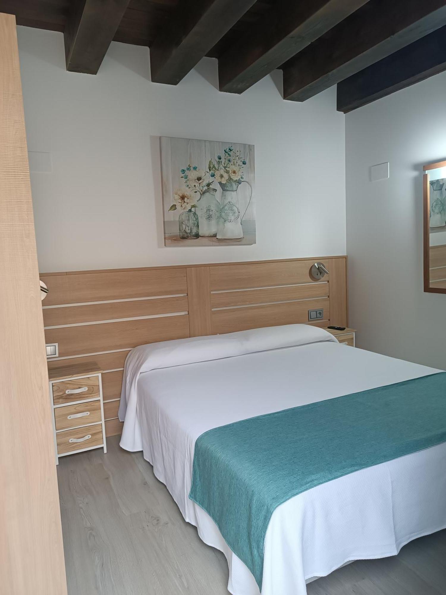 Apartamentos Turisticos Avila Puerta De Los Leales 1-2 Екстериор снимка