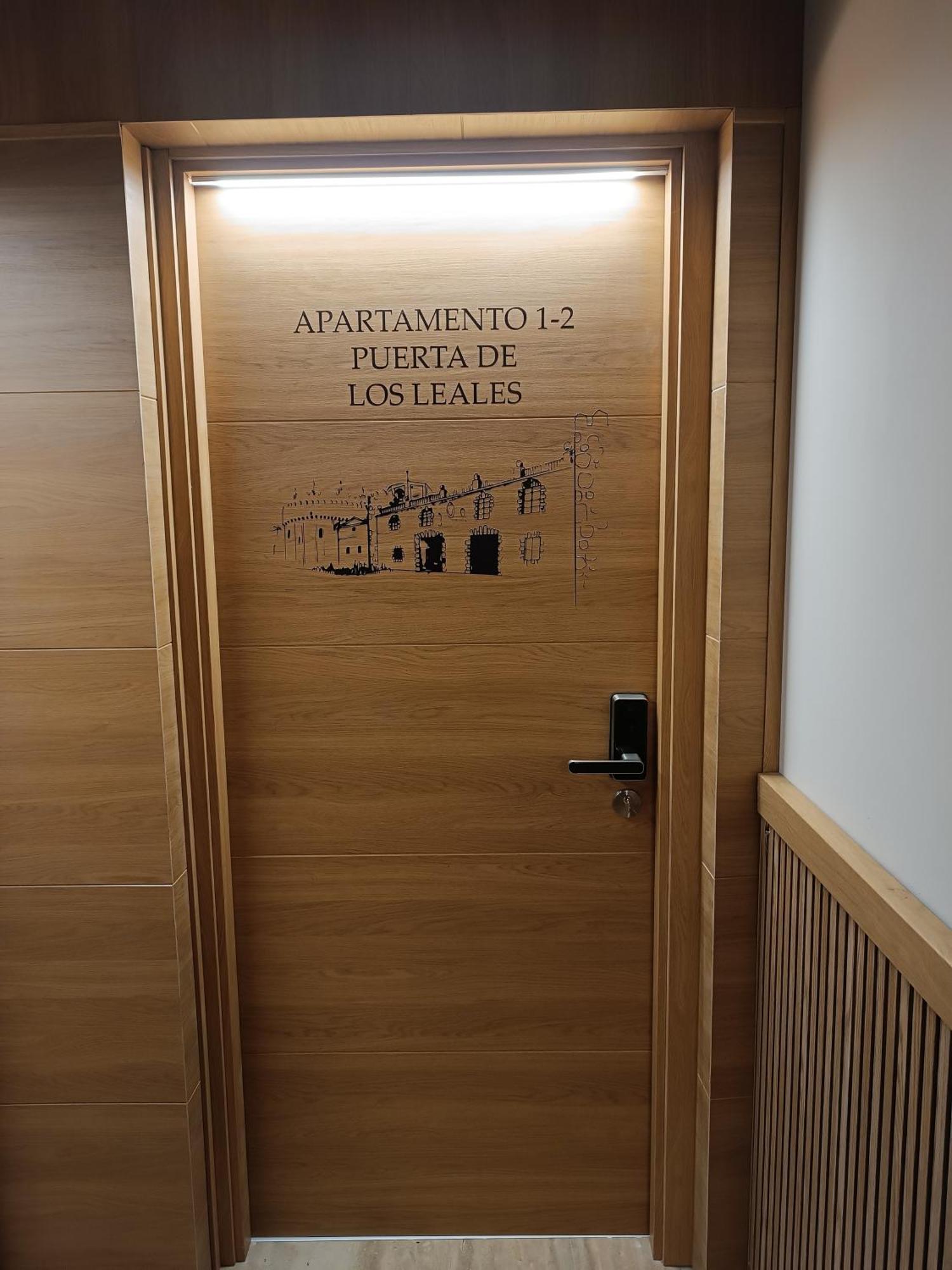 Apartamentos Turisticos Avila Puerta De Los Leales 1-2 Екстериор снимка